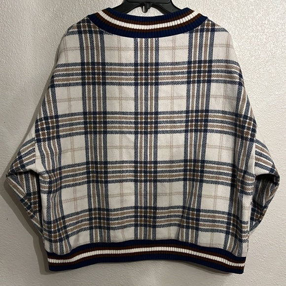 Really cute oversized V neck. - Picture 3 of 3